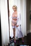 Seductive Blonde Mature Charli Phoenix Is Having Fun In Bed photos (Kyle Mason)