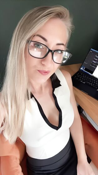 Leonie Pur
