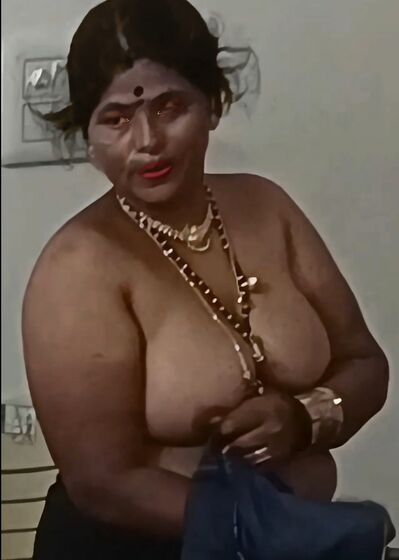 Mala aunty full boob