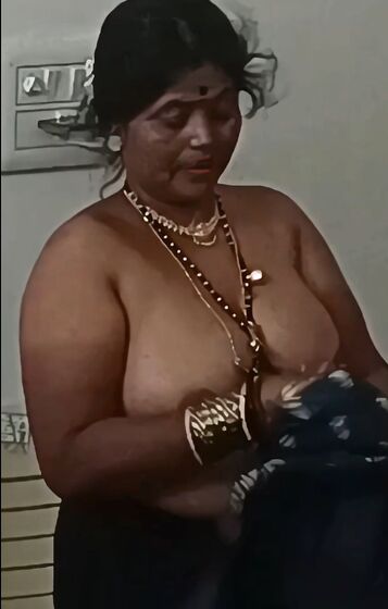 Mala aunty full boob