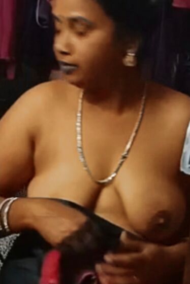 Desi bhabhi boobs