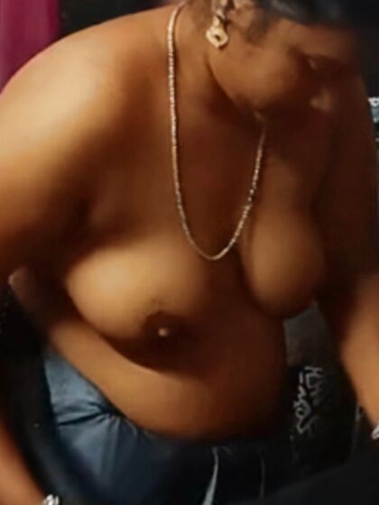 Desi bhabhi boobs
