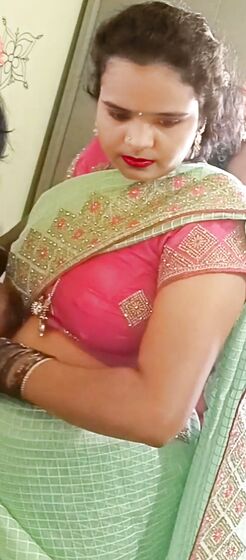 Desi wife saree navel