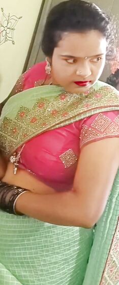 Desi wife saree navel
