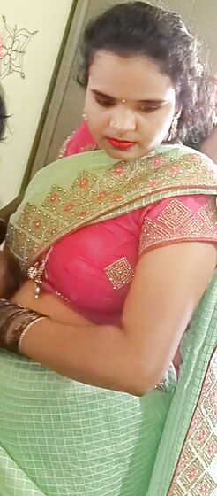 Desi wife saree navel