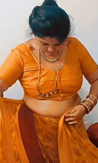 Spy saree xxx