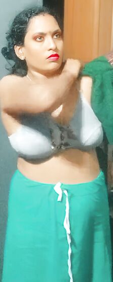 Veey hot desi spy bhabhi