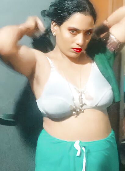 Veey hot desi spy bhabhi