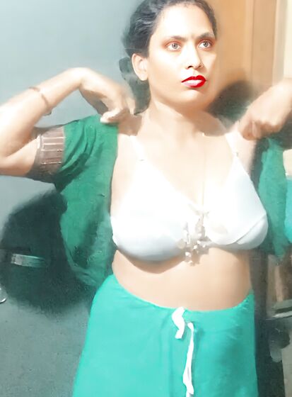 Veey hot desi spy bhabhi