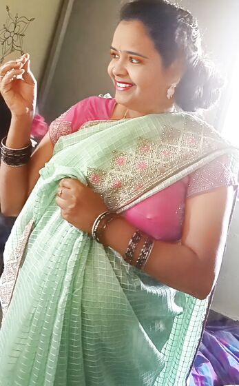 Mallika bhabhi navel
