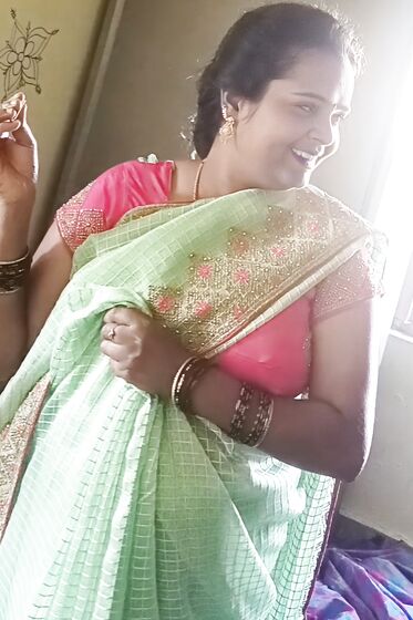 Mallika bhabhi navel