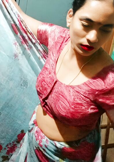 My bhabhi saree open