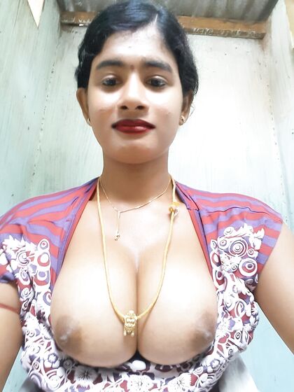 Sexy house wife boob
