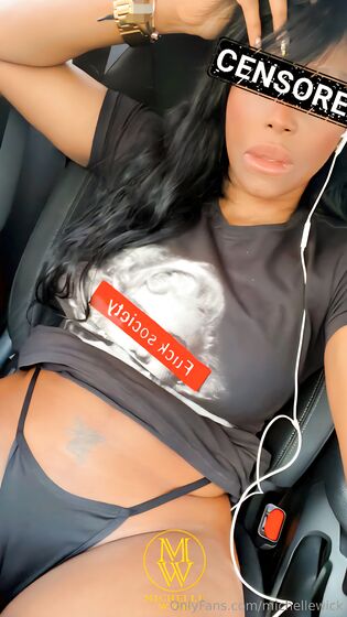 Michelle Wick Ebony Colombiana