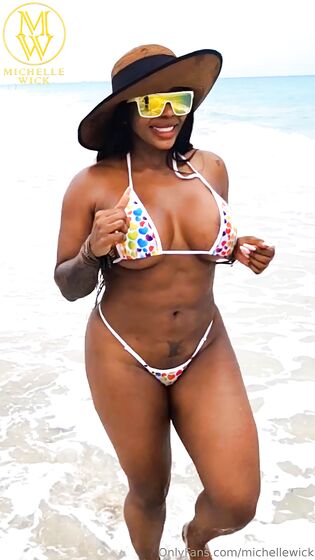 Michelle Wick en la playa