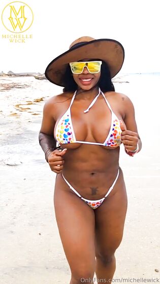 Michelle Wick en la playa