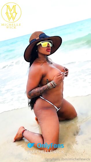 Michelle Wick en la playa
