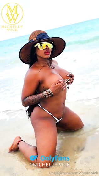 Michelle Wick en la playa