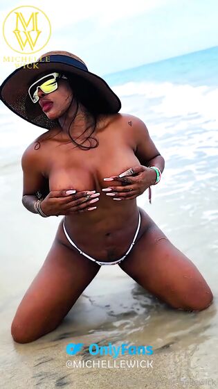 Michelle Wick en la playa