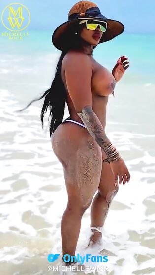 Michelle Wick en la playa