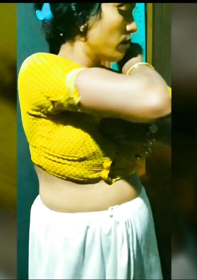 With out saree bhabhi boob