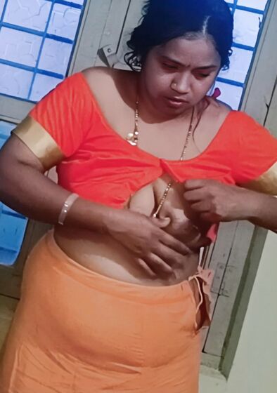 Bhabhi boobs