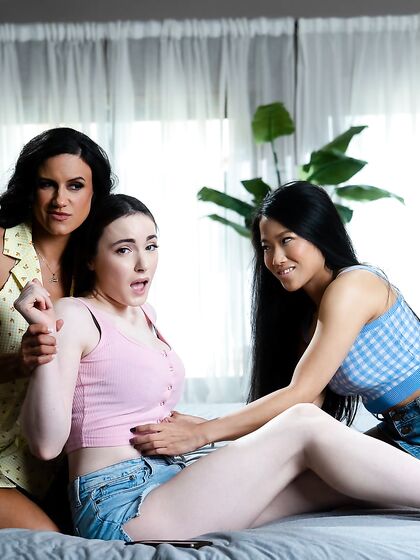 Penny Barber, Hazel Moore And Alona Bloom Licking And Squirting In Bed