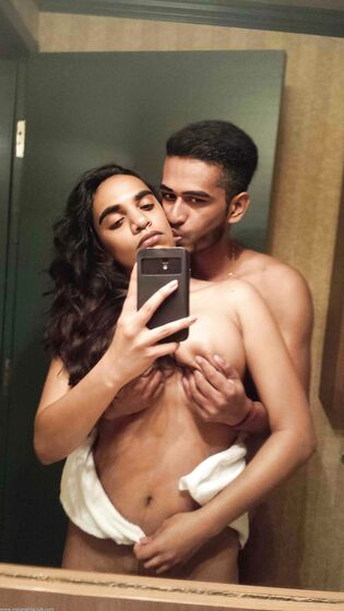 XXX Romantic Sexy Girls Porn Pics