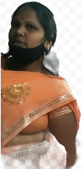 Aunty side boob
