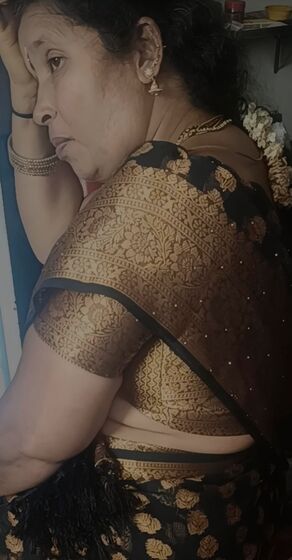 Navel bhabhi