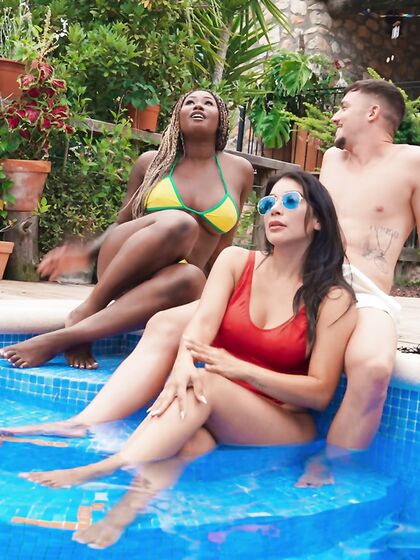 Chubby Black Slut Xeinna Rose Gets Pounded By The Pool