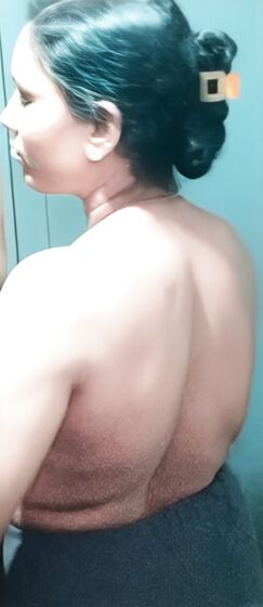 Bare back bhabhi