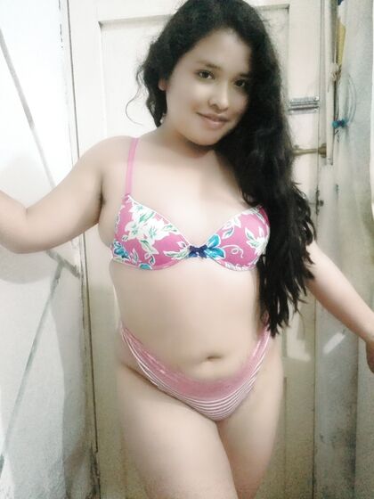 Putita culona en fotos desnuda