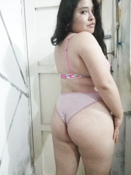 Putita culona en fotos desnuda