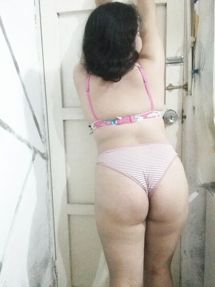 Putita culona en fotos desnuda