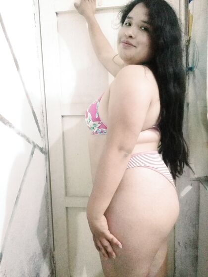 Putita culona en fotos desnuda