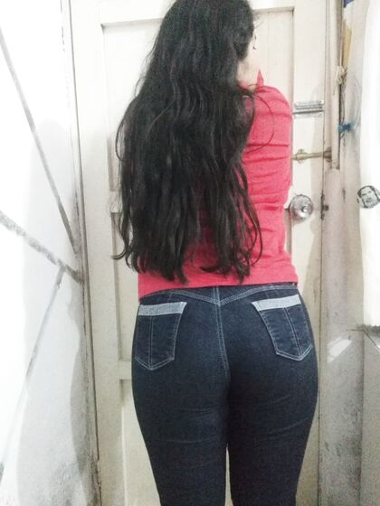 Putita culona en fotos desnuda