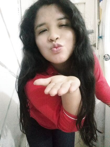 Putita con hermosas piernas en fotos desnuda