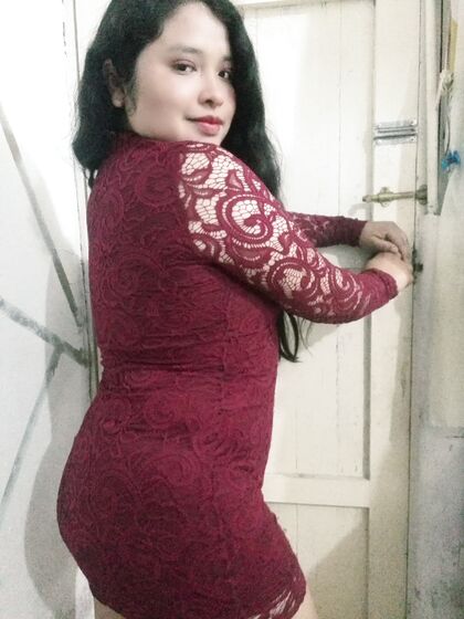 Putita con hermosas piernas en fotos desnuda