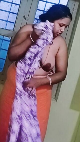 Aunty boobs