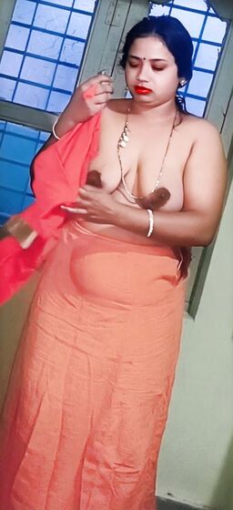 Radhika aunty boobs