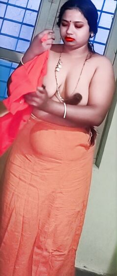 Radhika aunty boobs