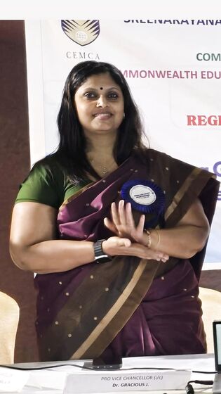 Hot Kerala teacher Sunitha Ganesh