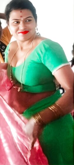 Aunty saree boobs