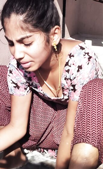 Deep cleavage bhabhi