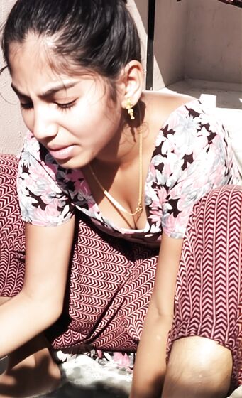 Deep cleavage bhabhi