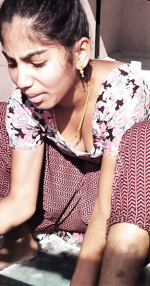 Deep cleavage bhabhi