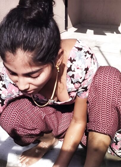 Deep cleavage bhabhi