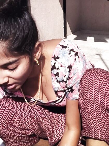 Deep cleavage bhabhi