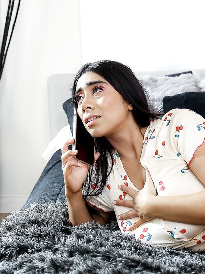 Long-haired Latina Violet Myers Gets Fucked By Cocky Daddy